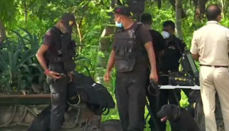 டெல்லியில் ஐ.எஸ். தீவிரவாதி வீட்டில் குவியல், குவியலாக கிடைத்த வெடிப்பொருட்கள்