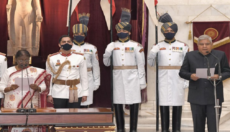 துணை ஜனாதிபதியாக ஜக்தீப் தங்கர் பதவியேற்பு