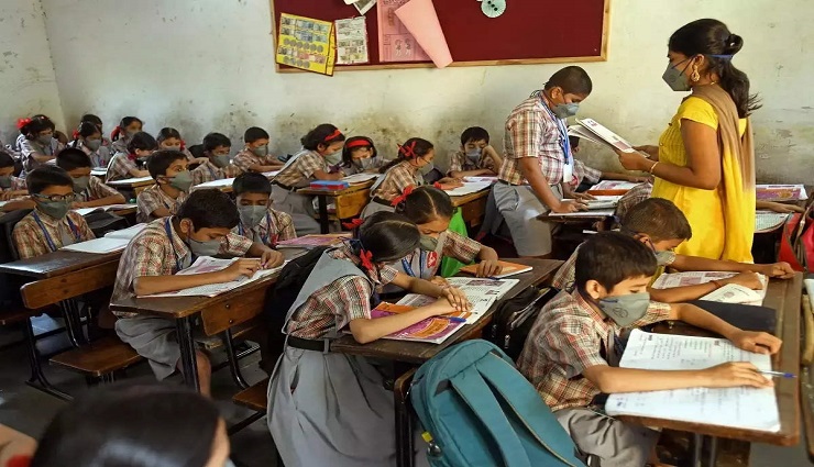 நீலகிரி மாவட்டத்தில் 4 தாலுகாவில் இன்று  பள்ளிகளுக்கு விடுமுறை