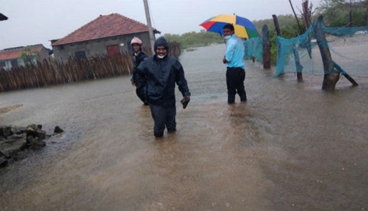திருகோணமலை, முல்லைத்தீவில் கனமழை, மரங்கள் முறிந்து விழுந்தன