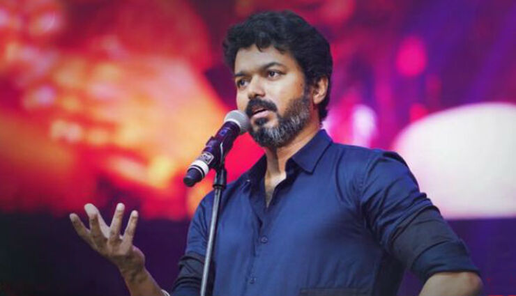 லைசென்ஸ் இல்லாமல் பைக்கில் சென்று போலீசில் சிக்கிய விஜய்