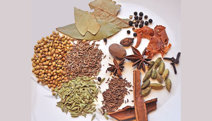 வீட்டிலேயே கரம் மசாலா பொடி தயார் செய்முறை உங்களுக்காக!!