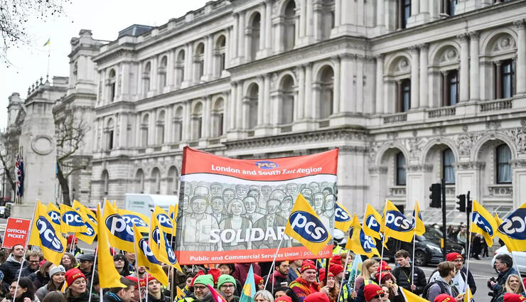 passport,britain,worker,walkout,union ,கடவுச்சீட்டு, பிரித்தானியா, தொழிலாளி, வெளிநடப்பு, தொழிற்சங்கம்