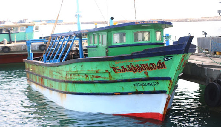 tanjore district,fishermen,to sea,return tomorrow,boats ,தஞ்சை மாவட்டம், மீனவர்கள், கடலுக்கு, நாளை திரும்புவர், படகுகள்