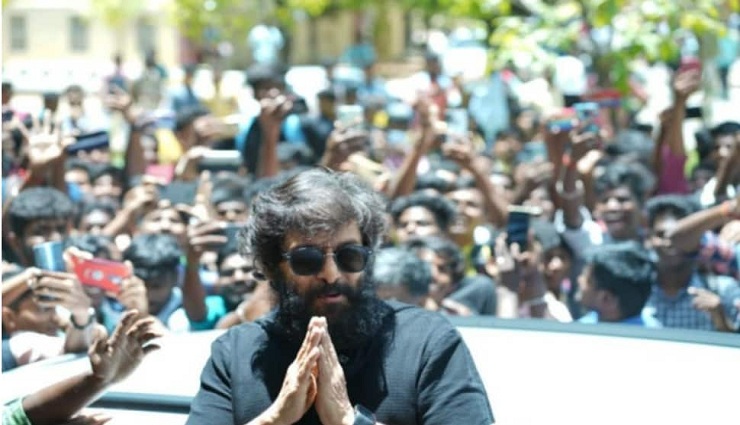 students,swoon,cobra,movie,crowd ,மாணவர்கள், மயக்கம், கோப்ரா, திரைப்படம், கூட்ட நெரிசல்