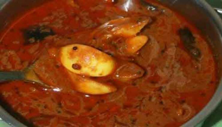 ulundam dal,curry leaves,garlic curry paste,salt ,உளுந்தம் பருப்பு ,கறிவேப்பிலை, பூண்டு காரக்குழம்பு, உப்பு