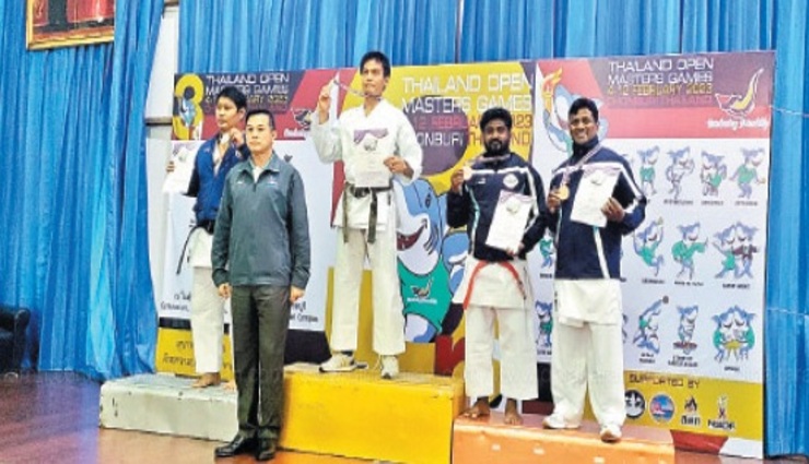 bronze medal,karate competition,praised, ,குவியும் பாராட்டு, தாய்லாந்தில் நடந்த கராத்தே போட்டி, வெண்கலப் பதக்கம்