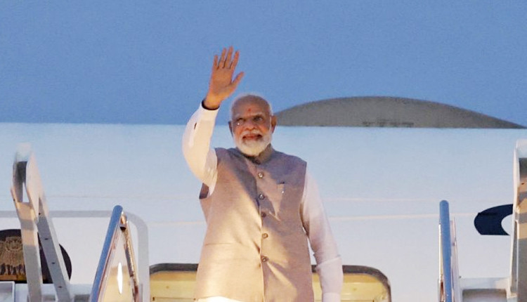 ஐந்து நாட்கள் வெளிநாட்டு சுற்றுப்பயணத்தை முடித்து கொண்டு தாயகம் திரும்பிய பிரதமர் மோடி