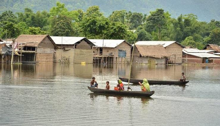 assam,110 killed,floods,foresters,national park ,அசாம், 110 பேர் பலி, வெள்ளம், வனத்துறையினர், தேசியப்பூங்கா