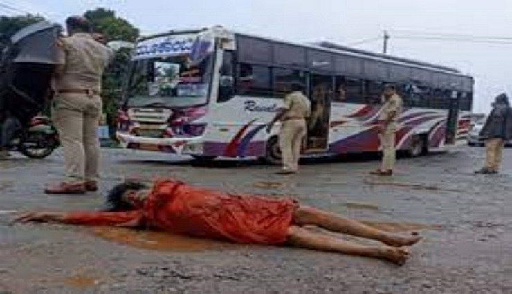 karnataka,roads,madness,engagement,social activist,people ,கர்நாடகா, சாலைகள், மோசம், அங்கப்பிரதட்சணம், சமூக ஆர்வலர், மக்கள்