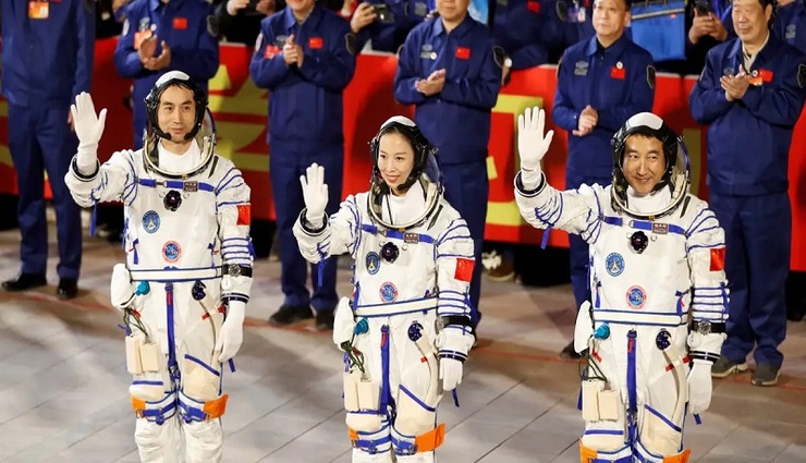 spaceship,china,mongolia,astronauts,came to earth ,விண்கலம், சீனா, மங்கோலியா, விண்வெளி வீரர்கள், பூமிக்கு வந்தனர்