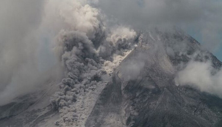 merapi volcano,erupting,ash,indonesia ,மெராபி எரிமலை, வெடித்து சிதறுகிறது, சாம்பல், இந்தோனேசியா
