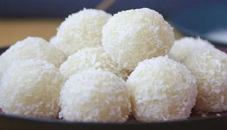 mix coconut laddu,sugar,milk and chill ,தேங்காய் லட்டு, சர்க்கரை, பால், குளிர வைக்கவும்