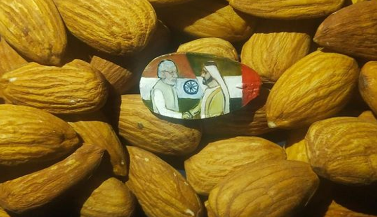 பாதாம் பருப்பில் துபாய் ஆட்சியாளர் இந்திய பிரதமர் மோடியின் ஓவியத்தை வரைந்த இந்தியா ஓவியர்