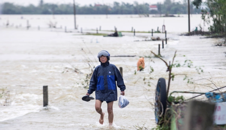 heavy rains,vietnam,111 dead,natural disasters ,பலத்த மழை, வியட்நாம், 111 பேர் இறப்பு, இயற்கை பேரழிவுகள்