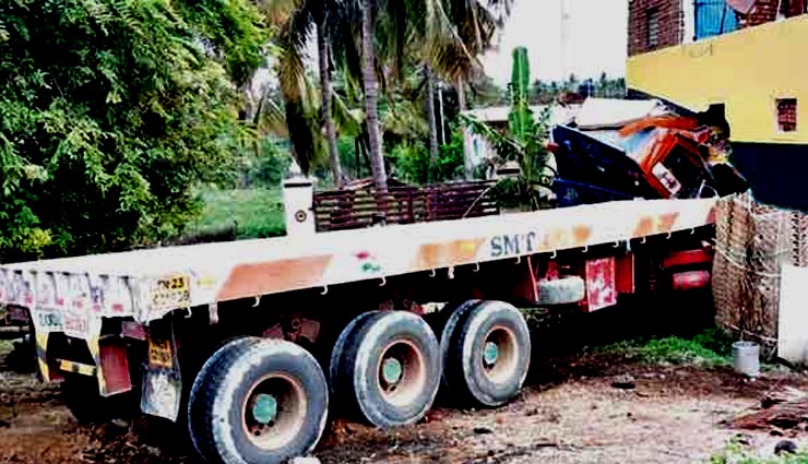 trailer lorry,accident,kills,injury ,டிரெய்லர் லாரி,விபத்து,பலி,காயம்