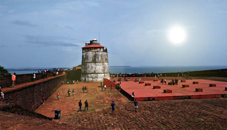 aguada castle,aguada beach,taj vivanda,beach,tourism ,அகுவாடா கோட்டை,அகுவாடா பீச்,தாஜ் விவண்டா,கடற்கரை,சுற்றுலா