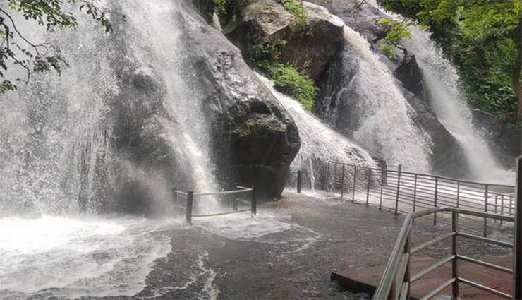 western ghats,heavy rain,courtallam,waterfall,flood ,மேற்கு தொடர்ச்சி மலை,கனமழை,குற்றாலம்,அருவி,வெள்ளப்பெருக்கு