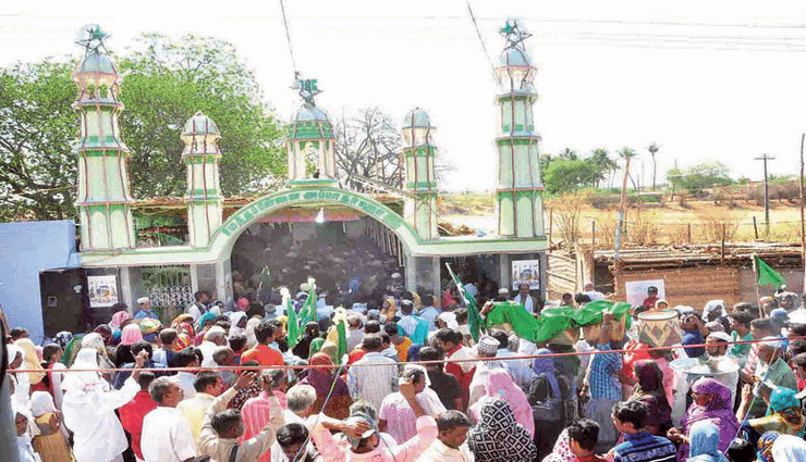 இராஜகிரி தர்காவில் கந்தூரி விழா: திரளான இஸ்லாமியர்கள் பிரார்த்தனை