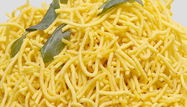 peanut flour,rice flour,butter,oil,water ,கடலை மாவு,அரிசி மாவு,வெண்ணெய்,எண்ணெய்,தண்ணீர்