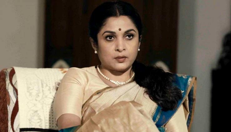 நடிகை ரம்யா கிருஷ்ணன் காரில் 96 பீர் பாட்டில்கள் - போலீசார் வழக்குப்பதிவு