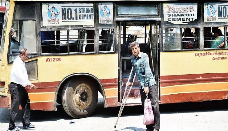 bus stop,women,passengers ,பேருந்து நிறுத்தம்,பெண்கள் ,பயணிகள்