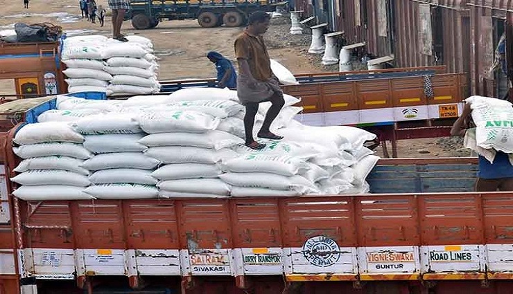 குறுவை சாகுபடிக்காக குஜராத்தில் இருந்து 2627 டன் யூரியா தஞ்சை வந்தது