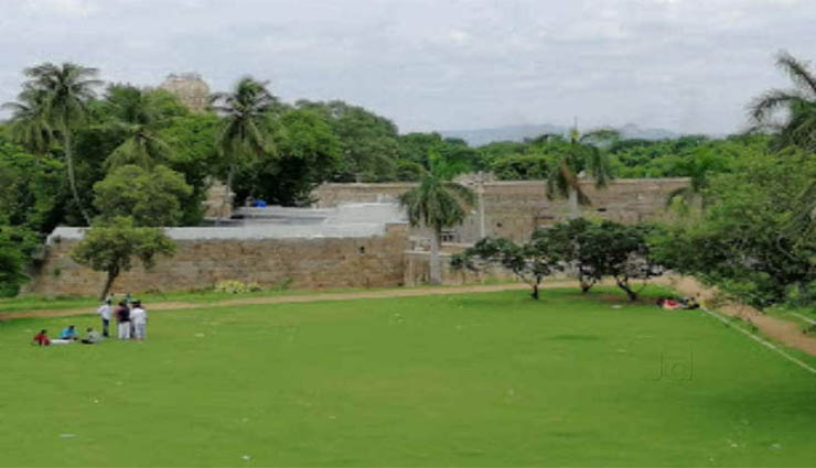 vellore fort,tourism,walking,archeology,surveillance ,வேலூர்கோட்டை,சுற்றுலா,நடைபயிற்சி,தொல்லியத்துறை,கண்காணிப்பு