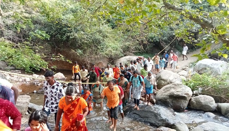 devotees,chaturagiri ,பக்தர்கள் ,சதுரகிரி