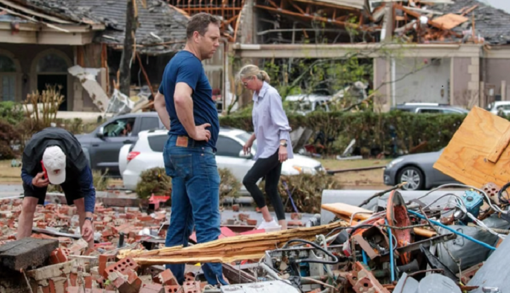 அமெரிக்காவில் உள்ள 8 மாகாணங்களை தாக்கிய புயலால் இதுவரை 21 பேர் உயிரிழப்பு