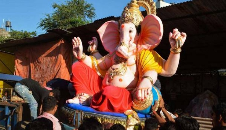 police,ganesha idols,procession ,போலீசார் ,விநாயகர் சிலைகள்,ஊர்வலம் 
