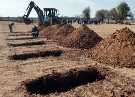 మాస్క్ పెట్టుకోకపోతే స్మశానంలో గుంతలు తవ్వాలి ..ఇండోనేషియా ప్రభుత్వం వింత శిక్ష