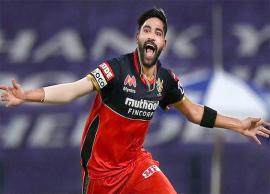 కోల్‌కతా పై కీలక వికెట్లు తీసిన బెంగళూరు పేసర్‌ మహ్మద్‌ సిరాజ్