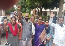 వర్మ ఆఫీస్ ఎదుట నిరసన తెలిపిన దిశ తండ్రి