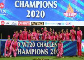 చెలరేగిన స్మ్రితి మందాన ...ఫైనల్లో హర్మాన్ సేన చిత్తు