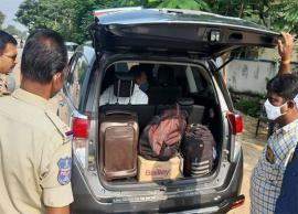 సుజాత రెడ్డి వాహ‌నం త‌నిఖీ చేసిన పోలీసులు...