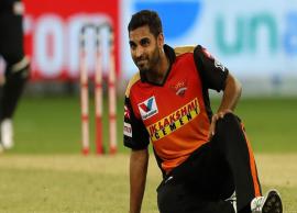 సన్ రైజర్స్ కు షాక్ ...గాయంతో స్టార్ బౌలర్ దూరం