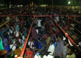 తిరుపతిలో సర్వ దర్శనం టోకెన్ల కోసం ఉద్రిక్తత...