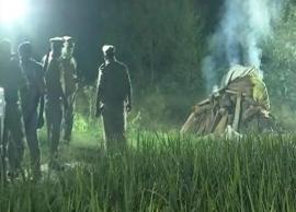 హాథ్రాస్ లో అర్ధరాత్రి అంత్యక్రియలు....భారీ స్థాయిలో శాంతిభద్రతలకు ముప్పు తలెత్తే ప్రమాదం