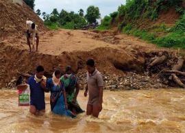 భద్రాద్రిలో వరదలో గర్భిణి కస్టాలు