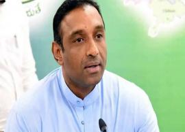 వైసీపీ నాయకుల జేబు కొట్టేసిన దొంగలు