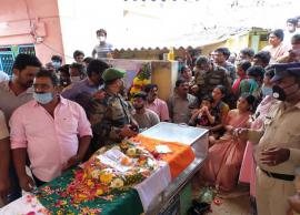 అమరవీరులకు తుది కన్నీటి వీడుకోలు