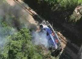 ఘోర ప్రమాదం...వంతెనపై నుంచి బస్సు పడిపోయి 10 మంది మృతి...!