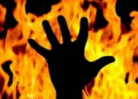 దారుణం: జీతం అడిగినందుకు సజీవ దహనం చేశాడు...!