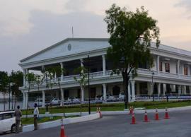 ప్రగతి భవన్ ముట్టడికి యత్నించిన గురుకుల మహిళా పిఇటి అభ్యర్థులు