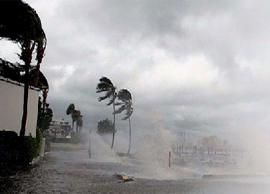 వరదలు ముంచెత్తుతుండడంతో పలు జలాశయాల వద్ద రెడ్ అలర్ట్