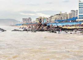 విశాఖ తీరంలో విషాదం ...ఉద్యోగం రావడం లేదని యువకుడు ఆత్మహత్య