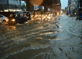 ఉగ్రరూపం దాల్చిన హుస్సేన్ సాగర్ ..ప్రజలు బయటకు రావొద్దని విజ్ఞప్తి