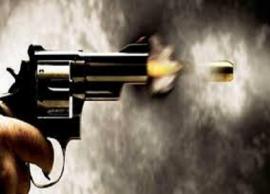 సంగారెడ్డి జిల్లా జహీరాబాద్ లో కాల్పుల కలకలం