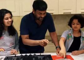 చికెన్ ఎలా చేయాలో నేర్పిస్తున్న మెగాస్టార్ చిరంజీవి ...వైరల్ అవుతున్న వీడియో